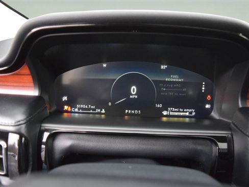 Used 2022 Lincoln Nautilus Reserve w/ Equipment Group 201A image 11