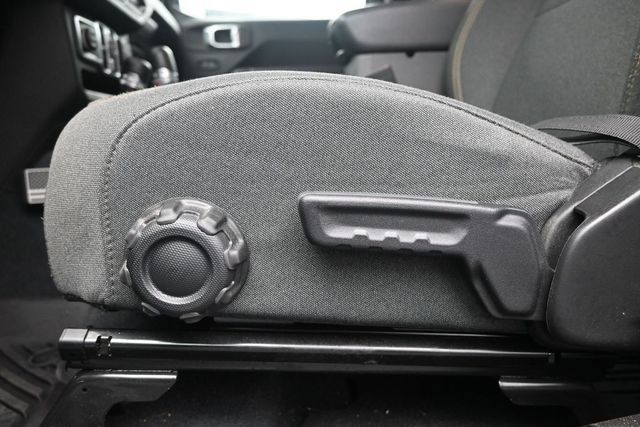 Used 2024 Jeep Gladiator Sport AWD/4WD image 14