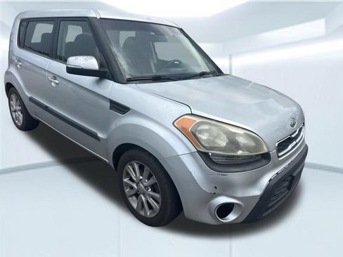 Used 2012 Kia Soul + w/ Audio Pkg FWD image 2