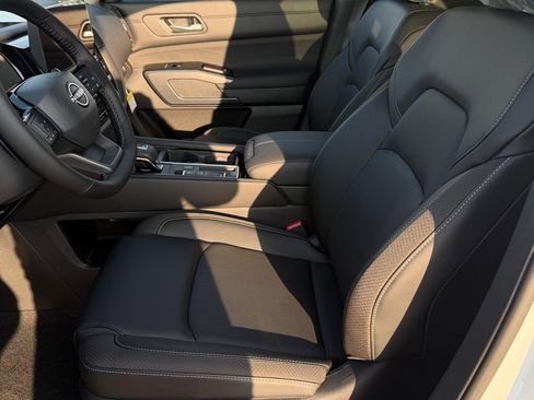 New 2026 Nissan Pathfinder SL image 11