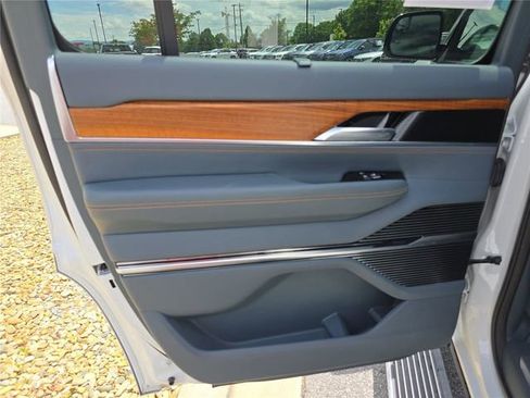 Used 2023 Jeep Grand Wagoneer Series II w/ Flexible Seating Group AWD/4WD image 14