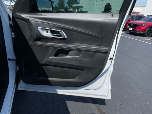 Used 2017 Chevrolet Equinox LS AWD/4WD image 28