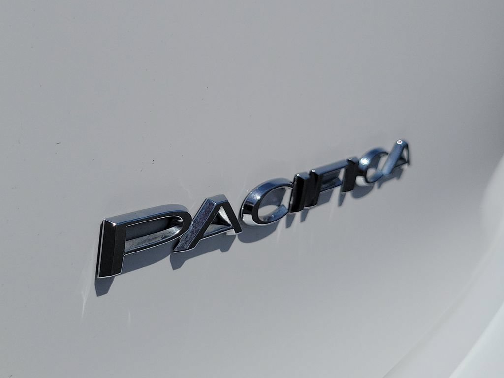 Used 2024 Chrysler Pacifica Limited FWD image 28