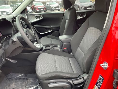 Used 2025 Kia Soul LX w/ LX Technology Package image 24
