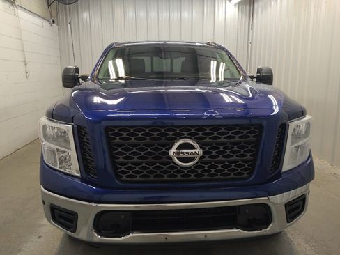 Used 2019 Nissan Titan SV w/ SV Convenience Package AWD/4WD image 14