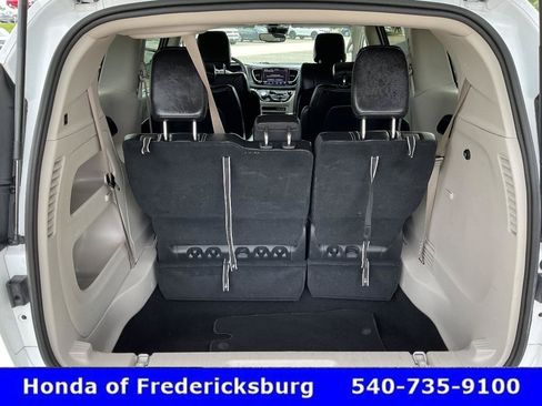 Used 2024 Chrysler Pacifica Touring-L FWD image 20