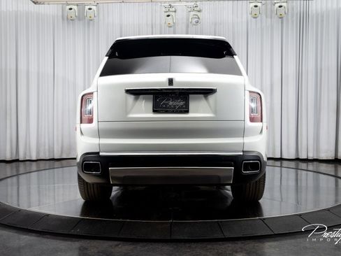 Used 2021 Rolls-Royce Cullinan image 16
