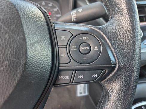 Used 2025 Toyota Corolla LE FWD image 28