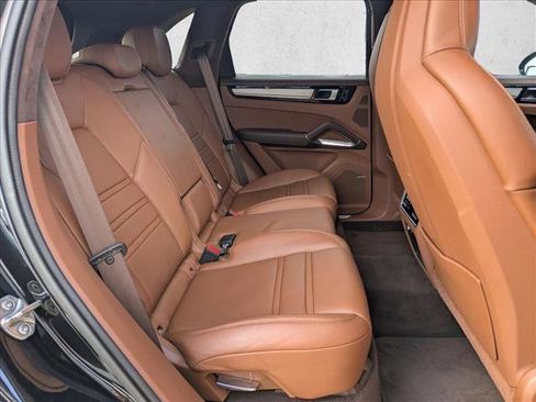 Used 2021 Porsche Cayenne Turbo image 21