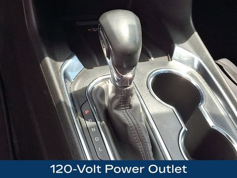 Used 2023 Chevrolet Traverse LT w/ LT Premium Package AWD/4WD image 11