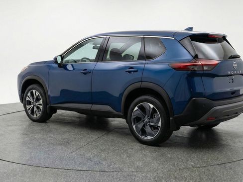 Used 2025 Nissan Rogue SV image 5