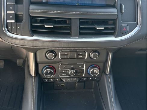 Used 2023 Chevrolet Suburban Premier image 14