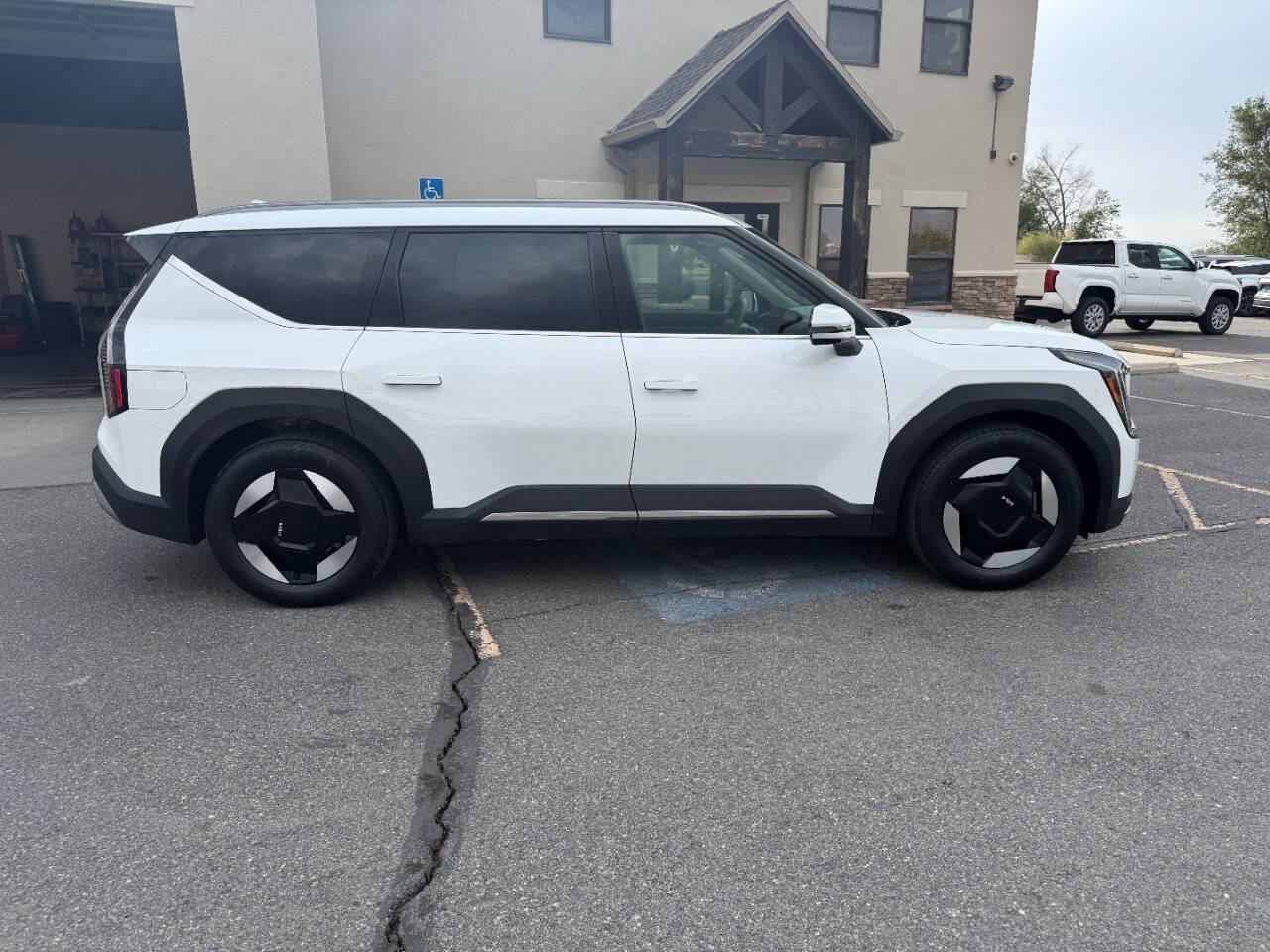 Used 2024 Kia EV9 Wind AWD/4WD image 10