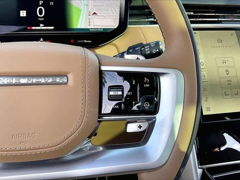 New 2025 Land Rover Range Rover Long Wheelbase SE image 18