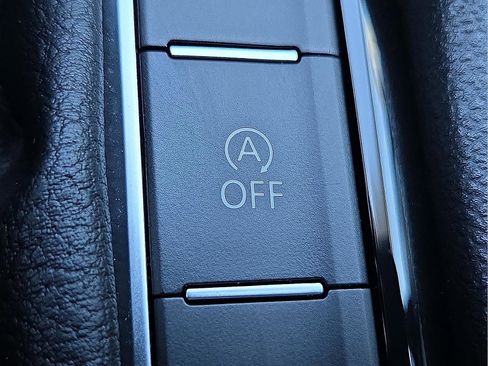 Used 2024 Volkswagen Taos SE image 21