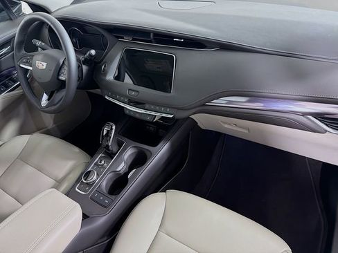 Used 2023 Cadillac XT4 Luxury w/ Cold Weather Package AWD/4WD image 30
