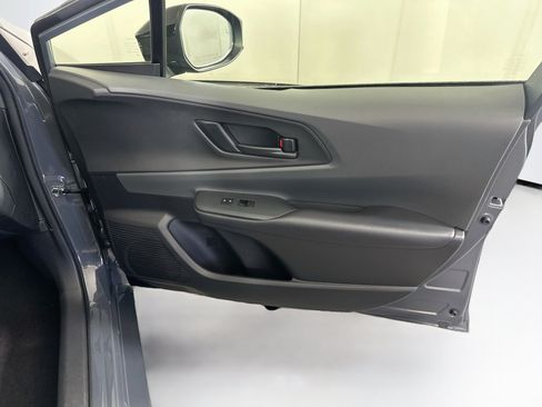 Used 2024 Toyota Prius LE FWD image 31