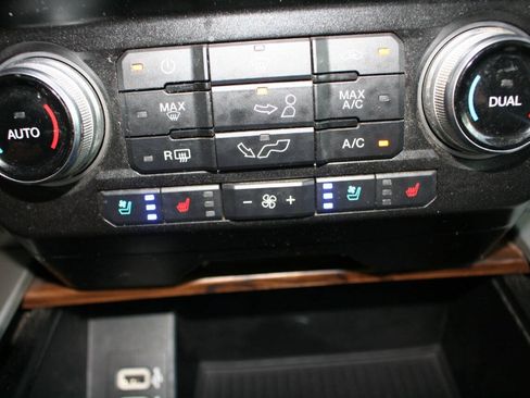 Used 2020 Ford F150 Lariat w/ Equipment Group 502A Luxury AWD/4WD image 22