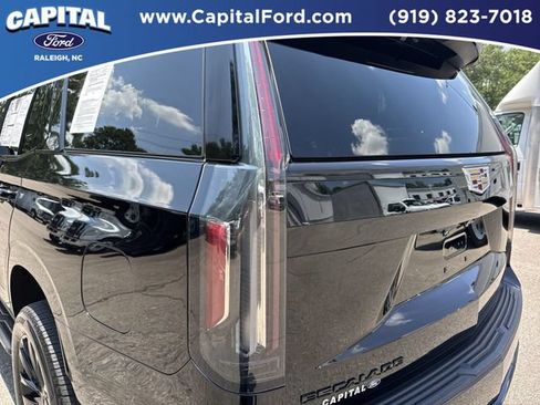 Used 2023 Cadillac Escalade Premium Luxury AWD/4WD image 15