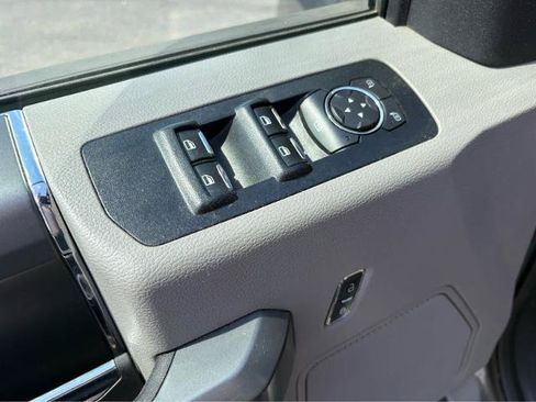 Used 2017 Ford F150 XLT w/ Equipment Group 302A Luxury AWD/4WD image 16