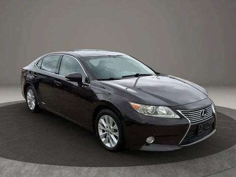 Used 2013 Lexus ES 300h w/ Luxury Pkg FWD image 3