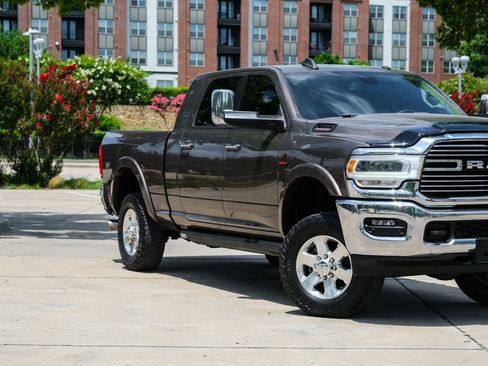 Used 2019 RAM 2500 Laramie AWD/4WD image 2