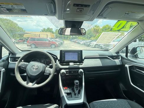 Used 2020 Toyota RAV4 XLE FWD image 6