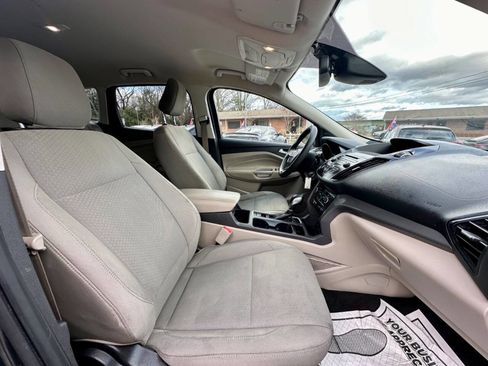 Used 2018 Ford Escape SE w/ Ford Safe & Smart Package image 18