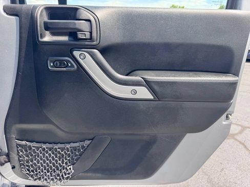 Used 2016 Jeep Wrangler Unlimited Rubicon AWD/4WD image 23
