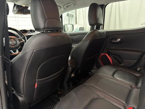 Used 2018 Jeep Renegade Trailhawk AWD/4WD image 19