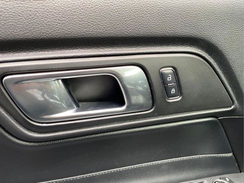 Used 2018 Ford Mustang GT Premium RWD image 17