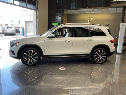 Used 2023 Mercedes-Benz GLB 250 4MATIC w/ Premium Package image 3