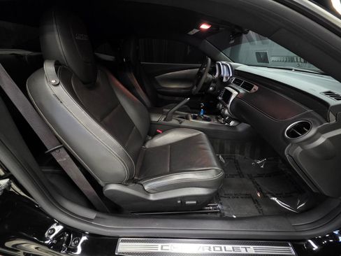 Used 2015 Chevrolet Camaro SS w/ SS Performance Package RWD image 2