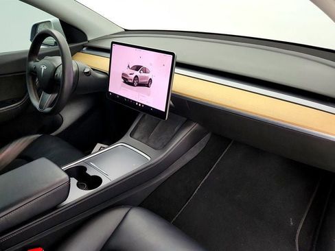Used 2022 Tesla Model Y Long Range AWD/4WD image 29