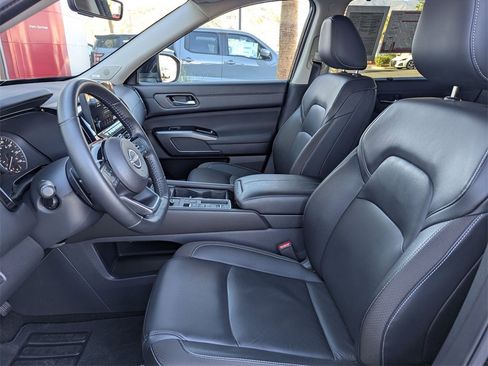 Used 2024 Nissan Pathfinder SL w/ SL Premium Package image 12