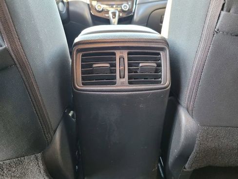 Used 2018 Nissan Rogue SV image 17