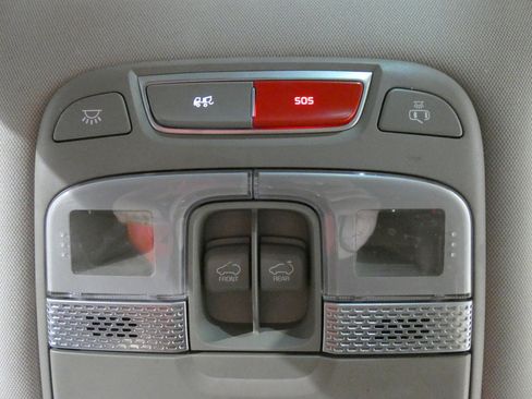 Used 2023 Kia Telluride AWD image 18