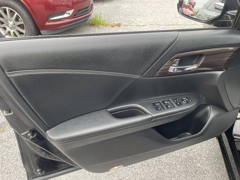 Used 2017 Honda Accord Hybrid Sedan image 11