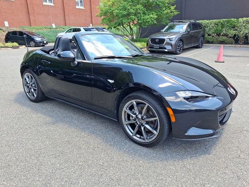 Used 2023 MAZDA MX-5 Miata Grand Touring RWD image 3