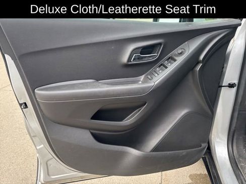 Used 2019 Chevrolet Trax LT w/ LT Convenience Package AWD/4WD image 12