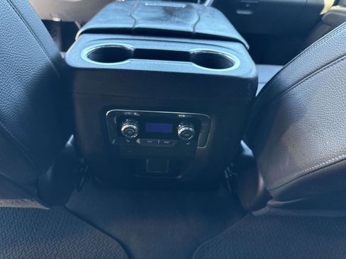 Used 2025 GMC Yukon XL Denali image 16