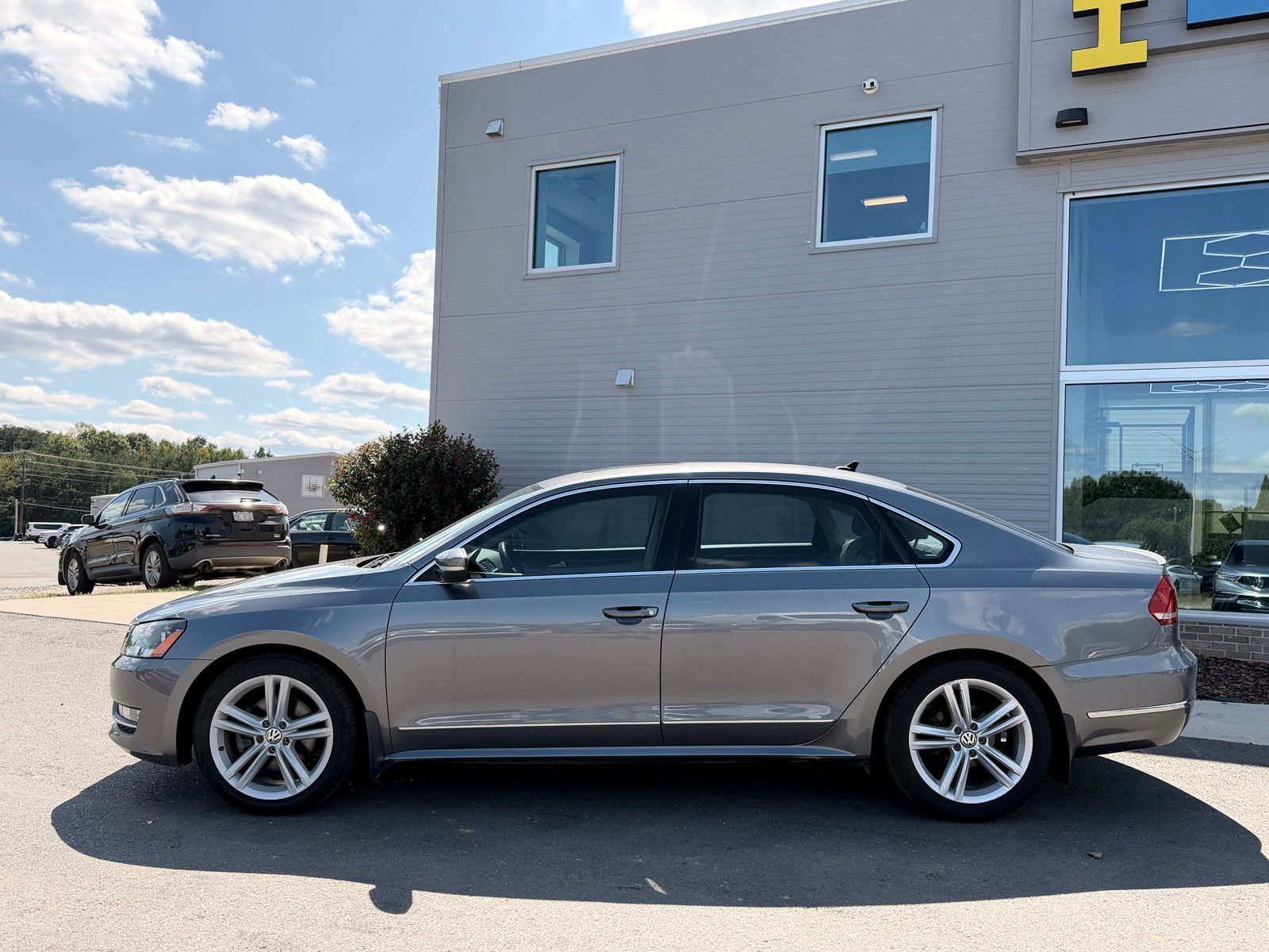 Used 2015 Volkswagen Passat TDI SEL Premium FWD image 8