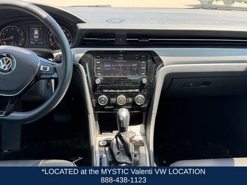 Certified 2022 Volkswagen Passat 2.0T SE FWD image 15