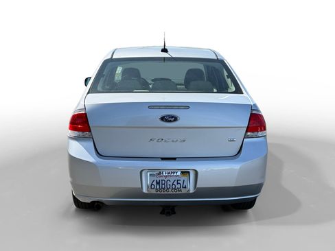 Used 2010 Ford Focus SE FWD image 4