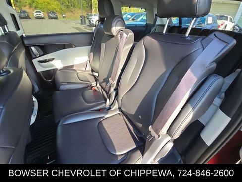 Used 2024 Kia Carnival EX image 12