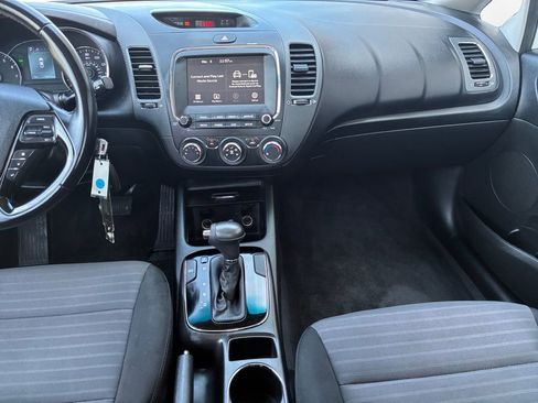 Used 2018 Kia Forte S image 3