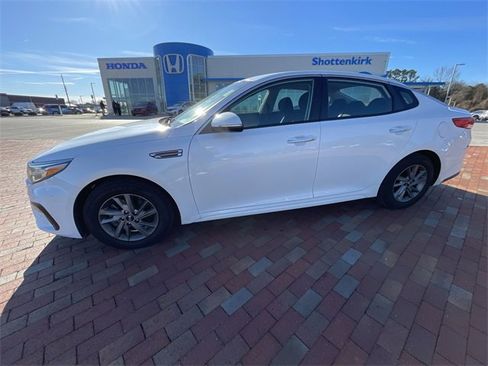 Used 2020 Kia Optima LX image 12