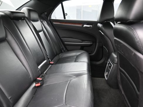 Used 2013 Chrysler 300 RWD image 22