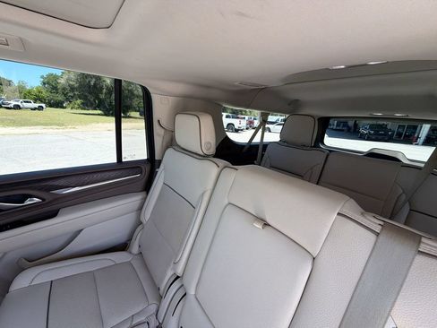 Used 2024 GMC Yukon XL Denali RWD image 13