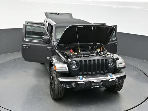 Used 2021 Jeep Wrangler Unlimited Sahara AWD/4WD image 38